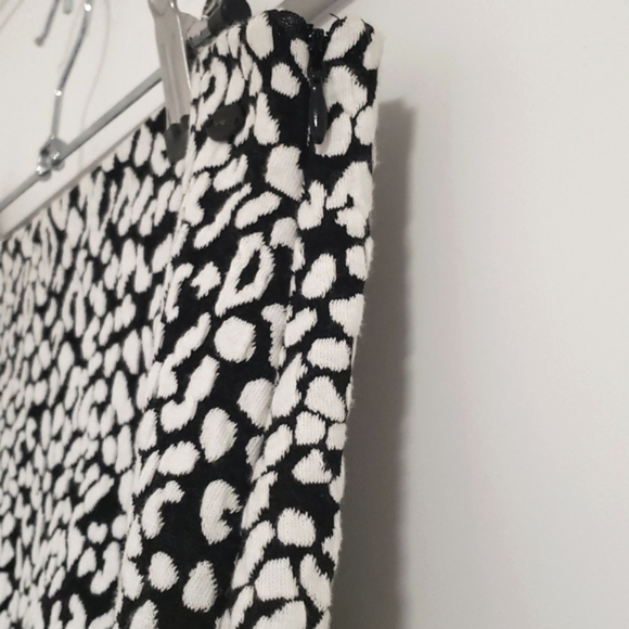 Guess Black & White Animal Pattern Skirt - Picture 4 of 8